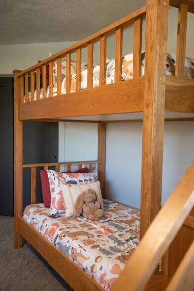 Building Photo - 160 W 1600 S