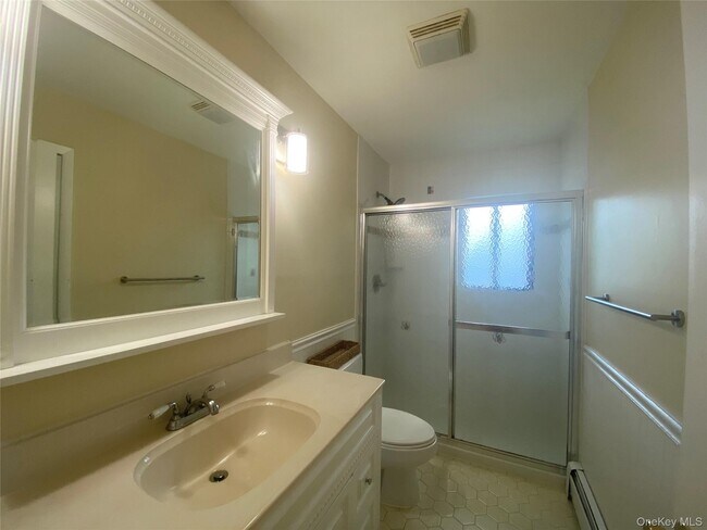 Building Photo - 15 Crestview Dr