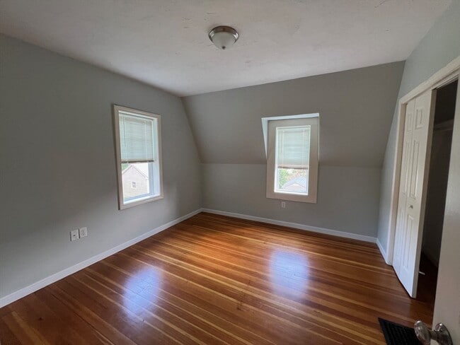 Building Photo - 5 Tibbetts St