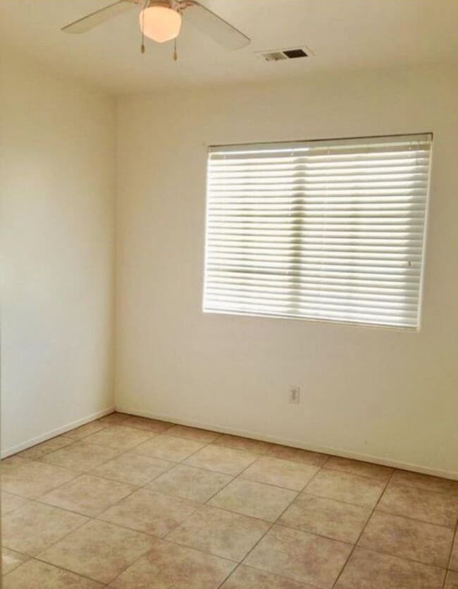 Building Photo - Northwest Bakersfield Rental – Available Now