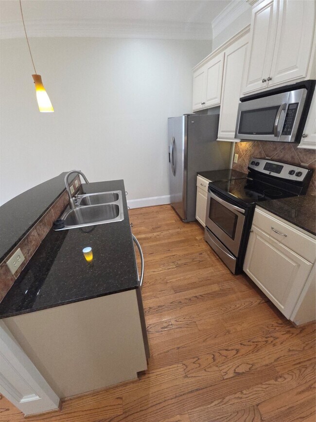 Building Photo - 3117 Fairdale Oaks E