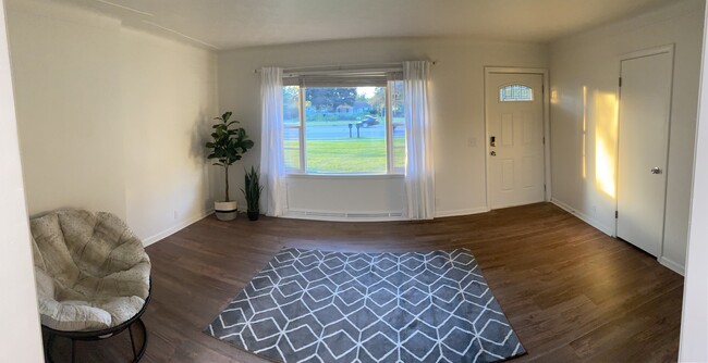 Living Room - 2608 Gull Rd