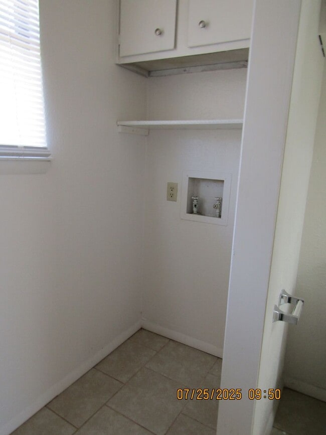 Building Photo - Very nice two-bedroom townhome, located in...