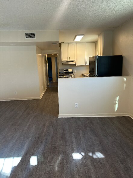 Building Photo - 1205 W 97th St