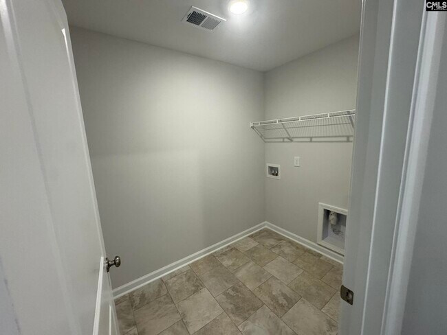 Building Photo - 3042 Hallsdale Dr