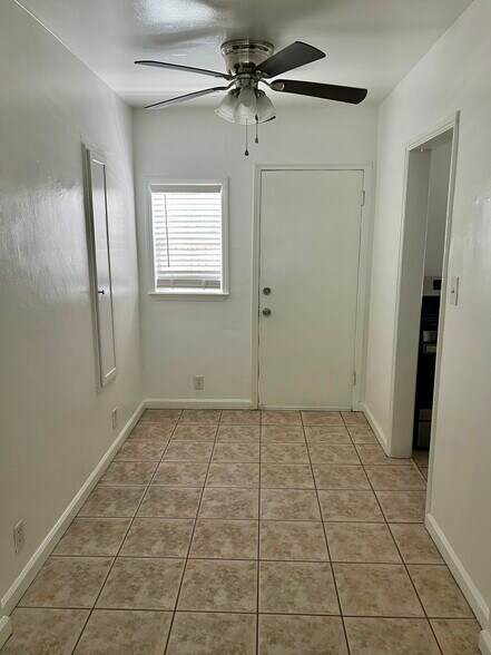 Building Photo - 1809 S Orange Dr