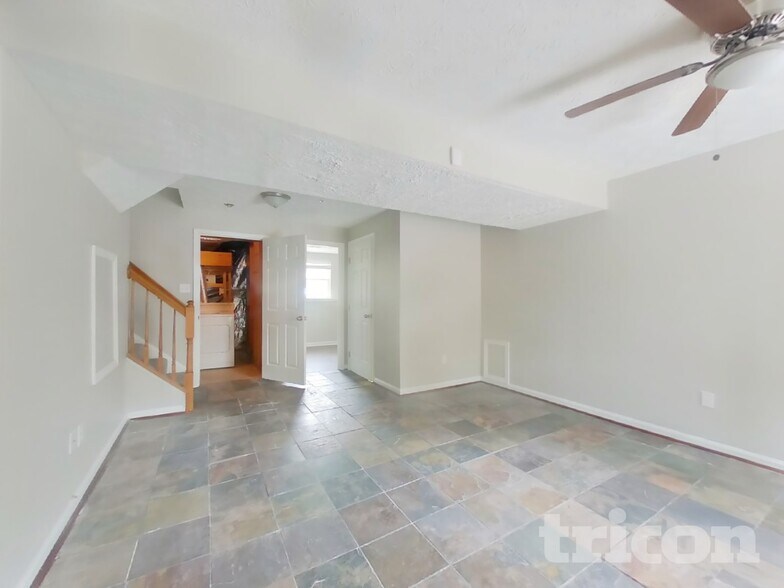 Building Photo - 2029 S Anvil Ln