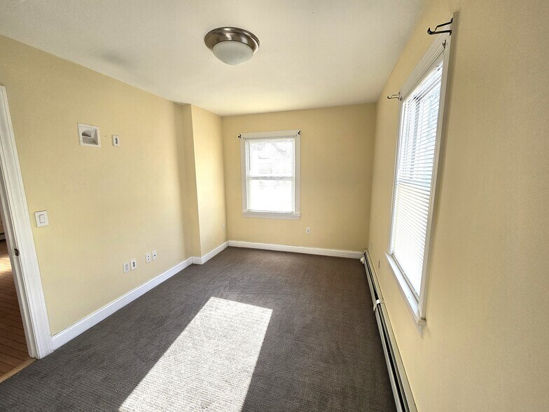 Building Photo - 41 Pine St