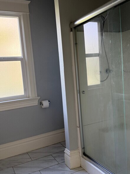 Building Photo - 1422 SE 34th Ave