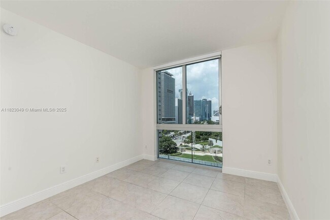 Building Photo - 325 Biscayne Blvd