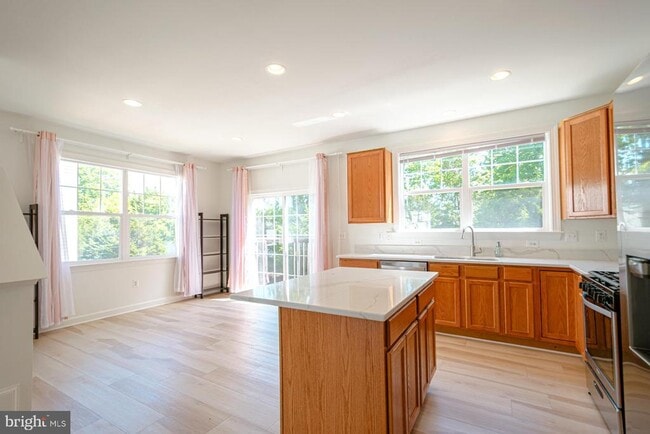 Building Photo - 8199 Glade Bank Dr