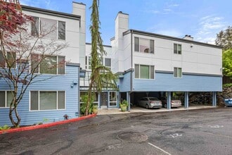 Building Photo - 13426 Greenwood Ave N