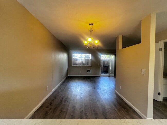 Building Photo - Specious 2-Bedroom Home with Prime Access