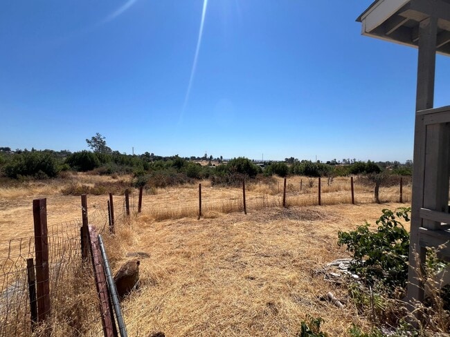 Building Photo - Paradise 2 bedroom 2 bath home on land. Ru...