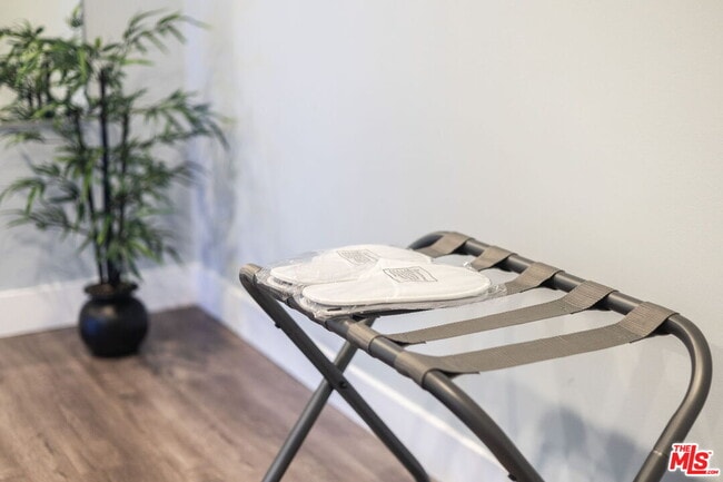 Building Photo - 8345 White Oak Ave