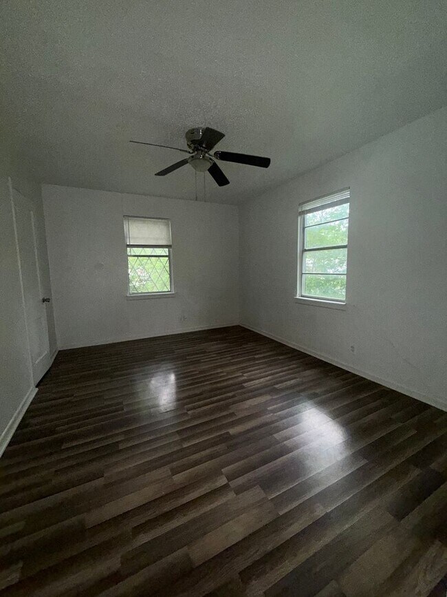 Building Photo - Cozy 3 bedroom house