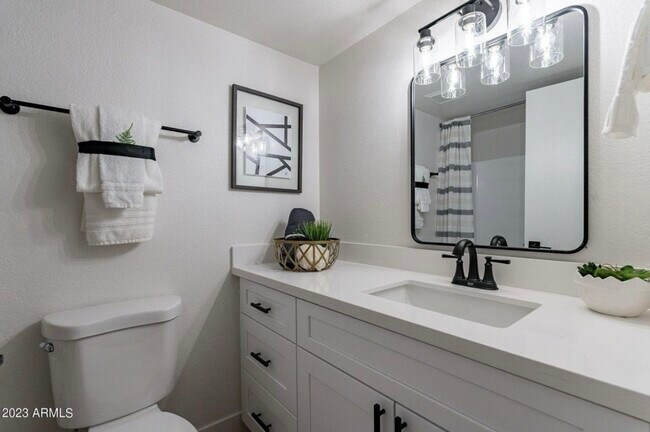 Building Photo - 4608 W Maryland Ave