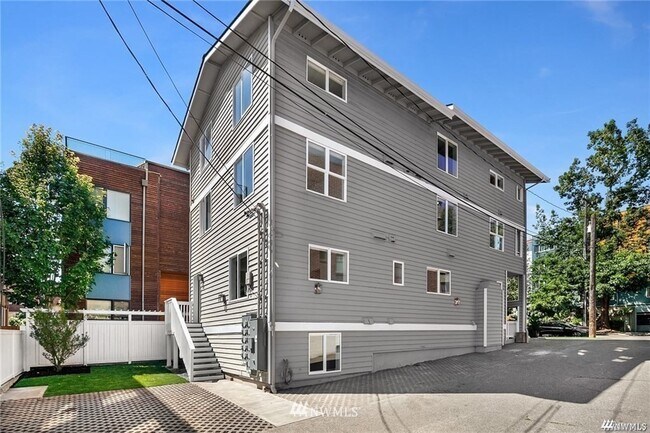 Building Photo - 315 W Roy St