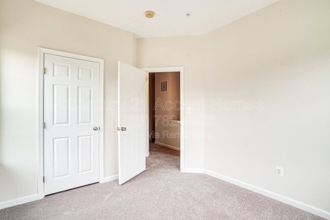 Building Photo - 23515 Forest Haven Way