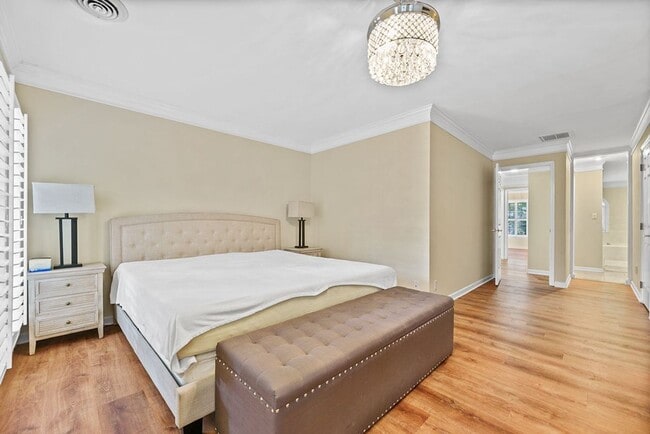 Building Photo - Gorgeous, multi-level condo!