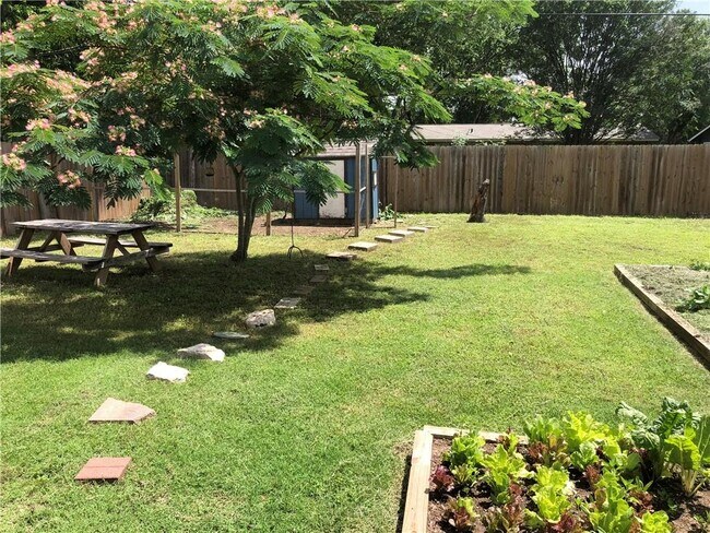 Building Photo - 311 Sheraton Ave