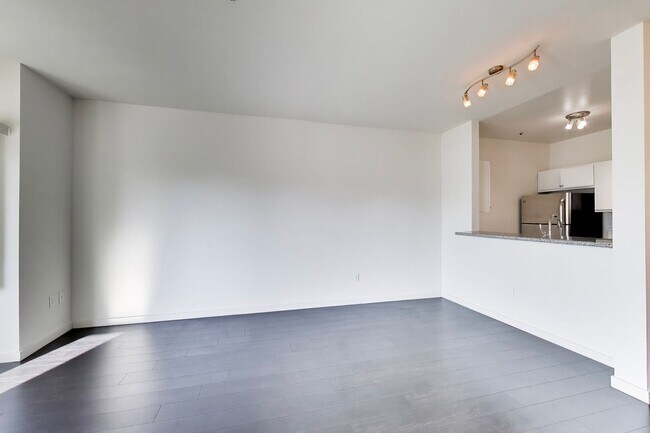 Building Photo - 1524 1st Ave