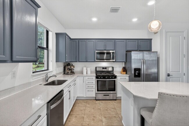 Building Photo - 4651 Pinehurst Trl E