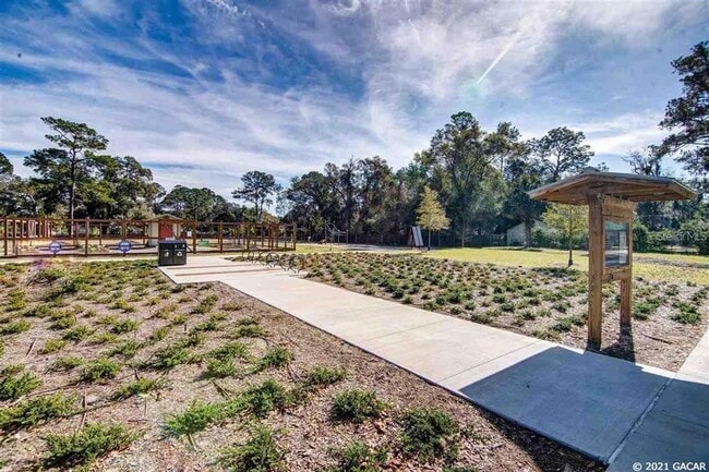 Building Photo - 1028 NE 7th Ave