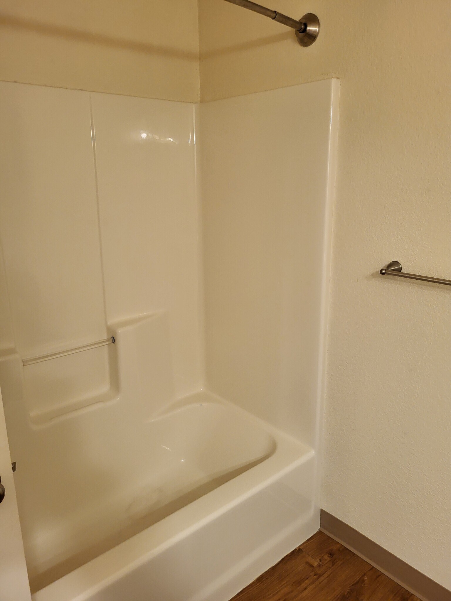 Building Photo - 18400 N Ridge Ct