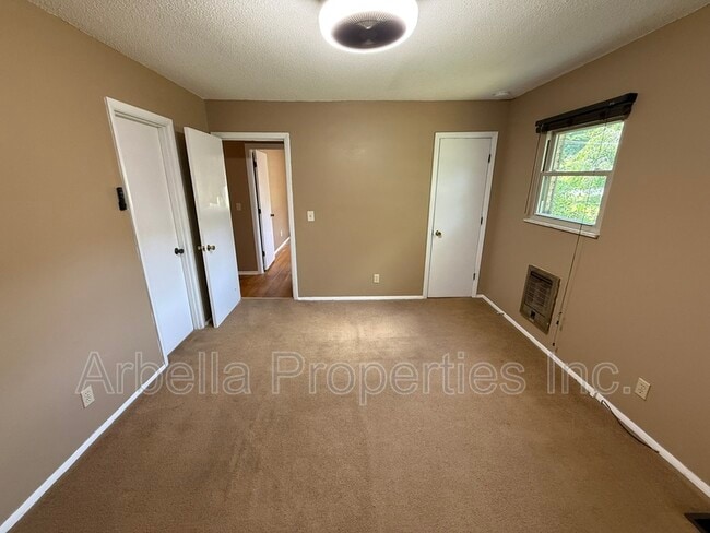 Building Photo - 2708 Granbrook Dr