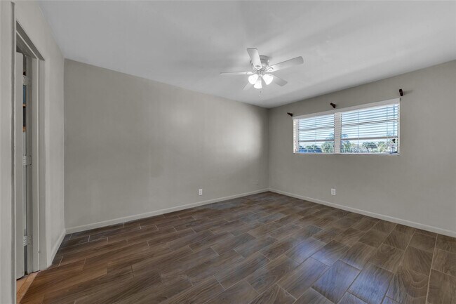 Building Photo - 2201 NE 36th St