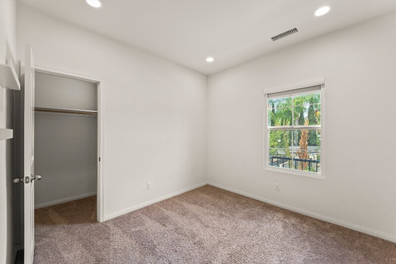 Building Photo - 950 N Ellie St