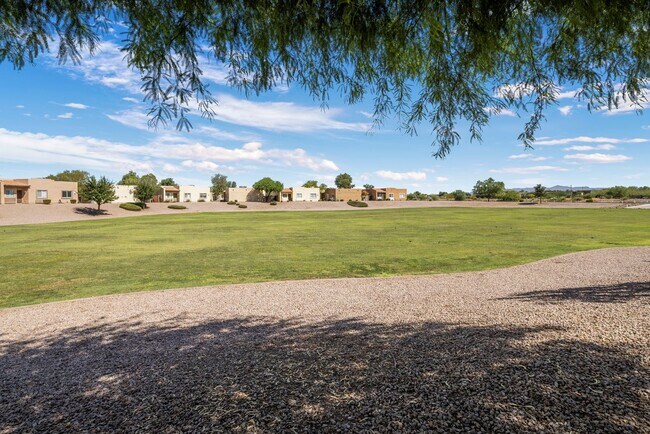 Building Photo - Beautiful 3 bedroom patio home with open f...