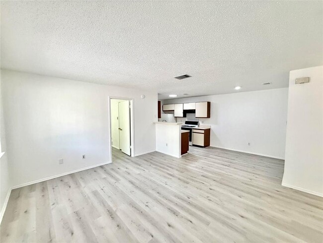 Building Photo - 403 Country Aire Dr