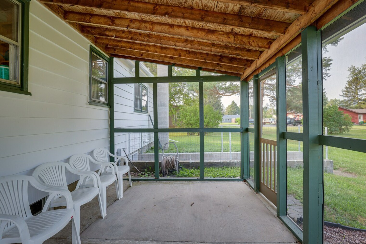 Building Photo - 2 Deo St