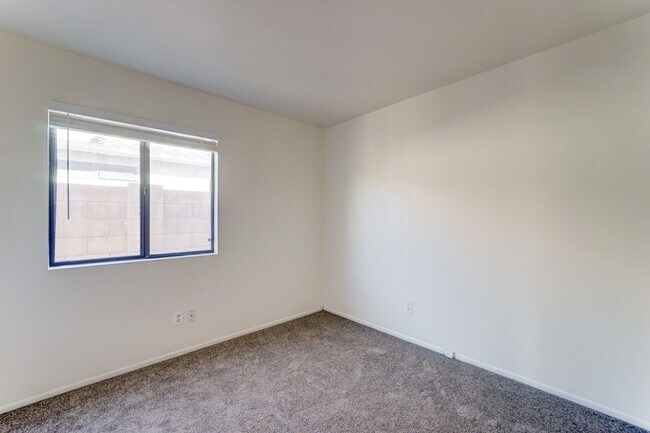 Building Photo - Desirable North Phoenix  Home with 1 Downs...