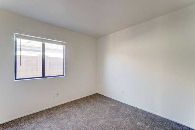 Building Photo - Desirable North Phoenix  Home with 1 Downstairs Bedroom!!!