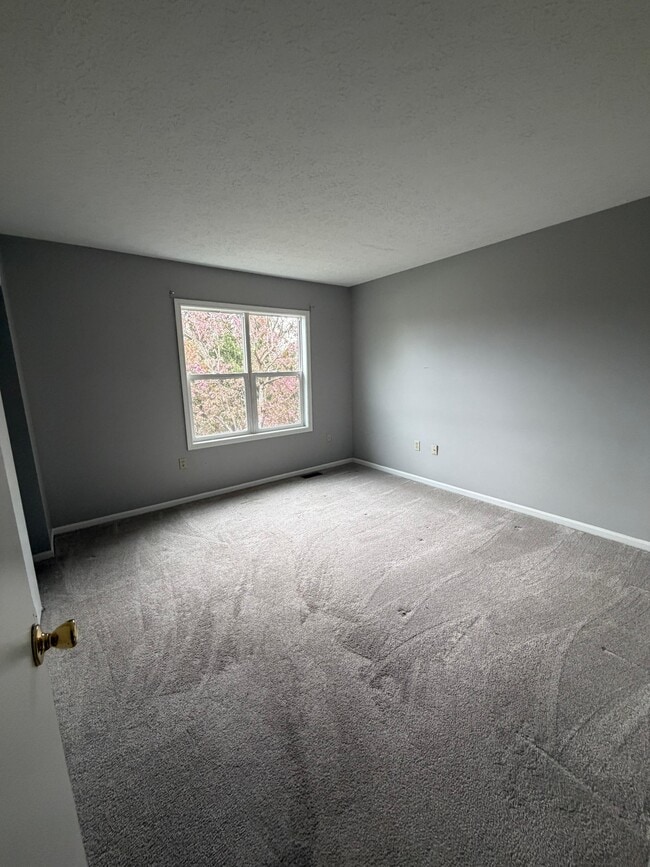 Building Photo - 310 Powell Rd