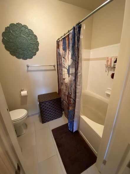 Bathroom - 1641 W Canal Cir, 735