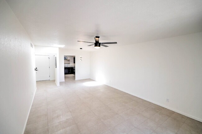 Building Photo - "Charming 2-Bed, 2-Bath Townhouse Retreat in Tucson – Spacious 1176 Sq Ft Living!"