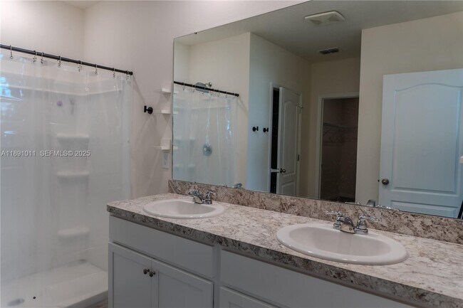 Building Photo - 2025 Doe Run Dr