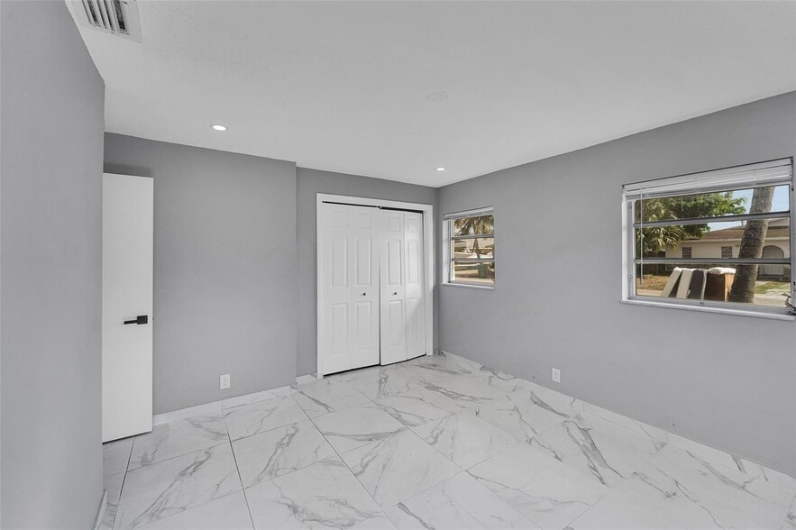 Building Photo - 4681 SW 43rd Ter