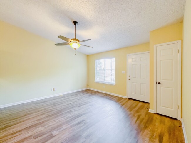 Living room - 1204 Hidden Pl