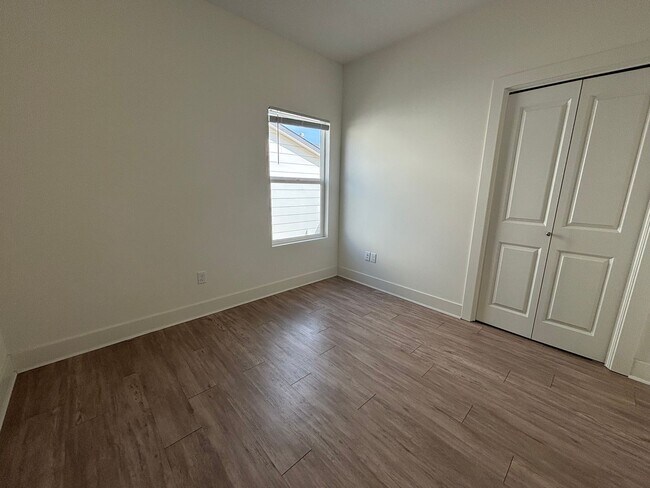 Building Photo - 1747/49 Hickory