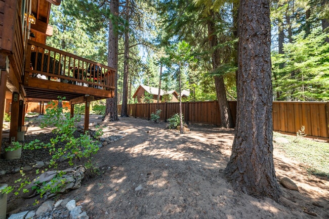 Building Photo - 198 Country Club Dr