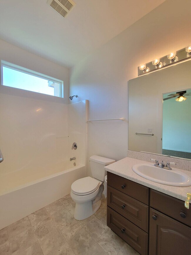 Building Photo - 1200 W Canyon Lakes Dr