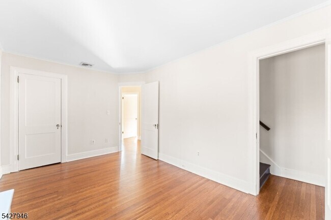 Building Photo - 57 Pomander Walk