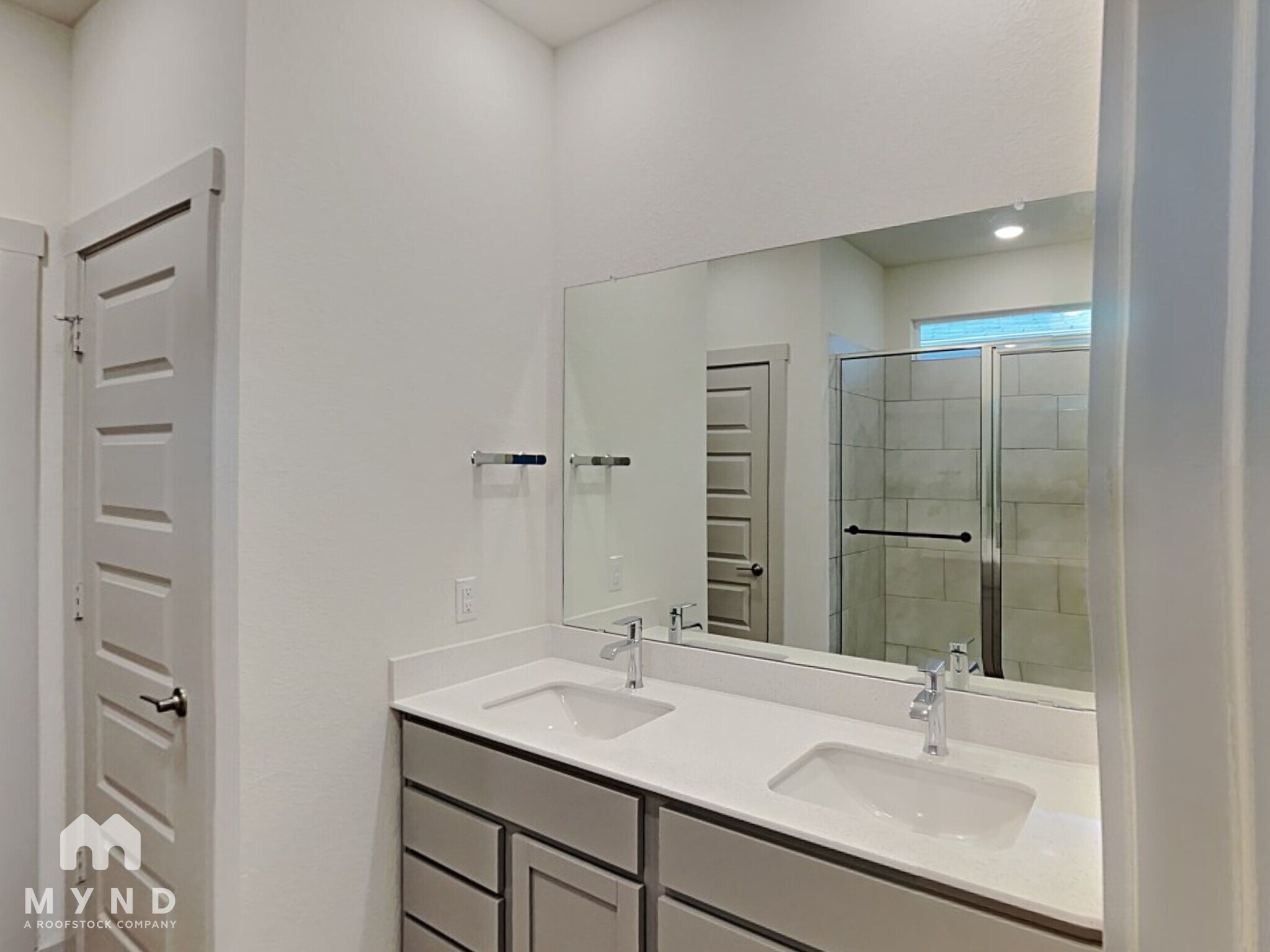 Building Photo - 10713 Fulton Ave