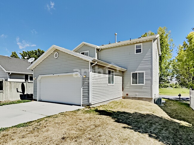 Building Photo - 3224 E Golden Eagle Rd