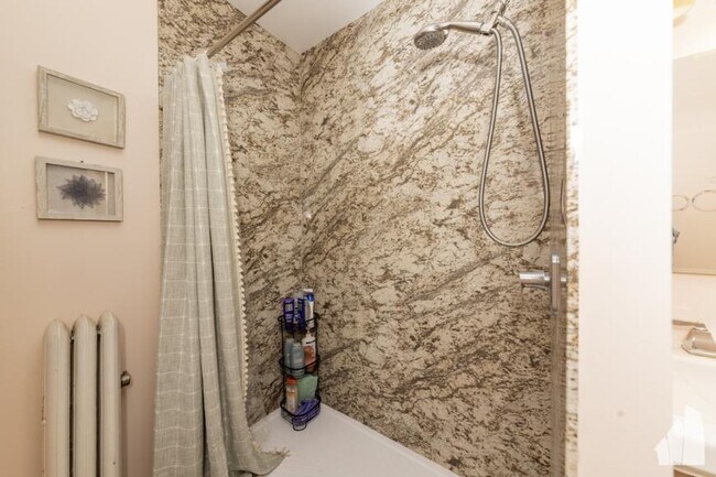 Building Photo - 2 bedroom in Chicago IL 60640